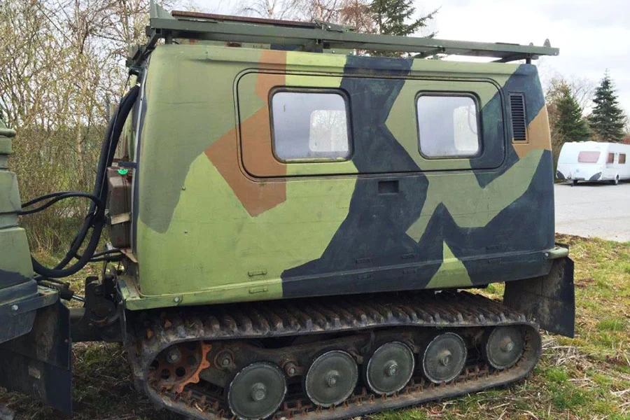 Гусеничный снегоболотоход Hagglunds BV-206 Лось